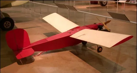 Figure.6 배우가 되기 전 마릴린 먼로가 생산라인에서 일했던 것으로 유명한 OQ-2A Radioplane