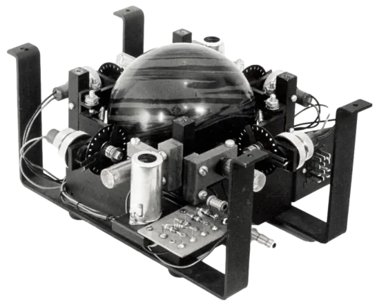 Figure.1 1949년 진짜 볼링공을 이용해 만든 트랙볼 마우스 ⓒ**Canada's Museums of Science and Innovation