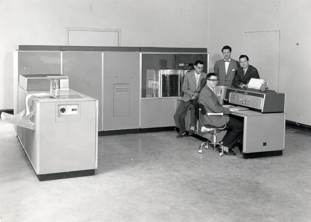 Figure.4 IBM 305 RAMAC system